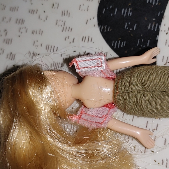 MGA L'il Bratz Funky Fashions Slip On N Off Chloe 2003 - Picture 5 of 5